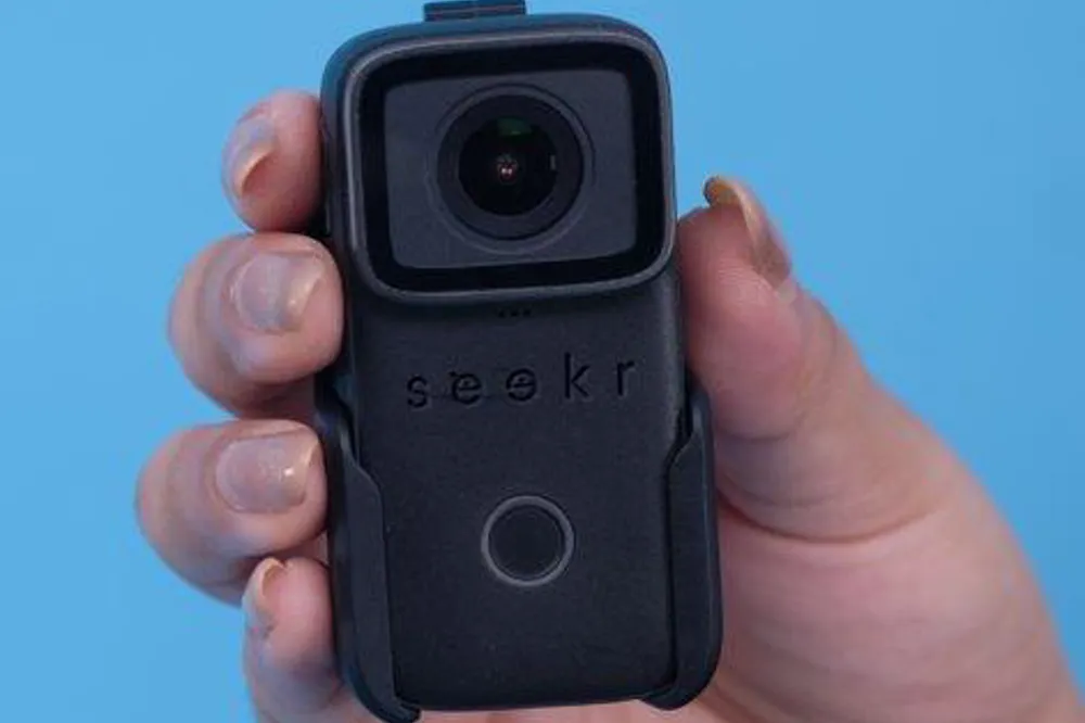 Seekr: A compact AI-powered wearable camera